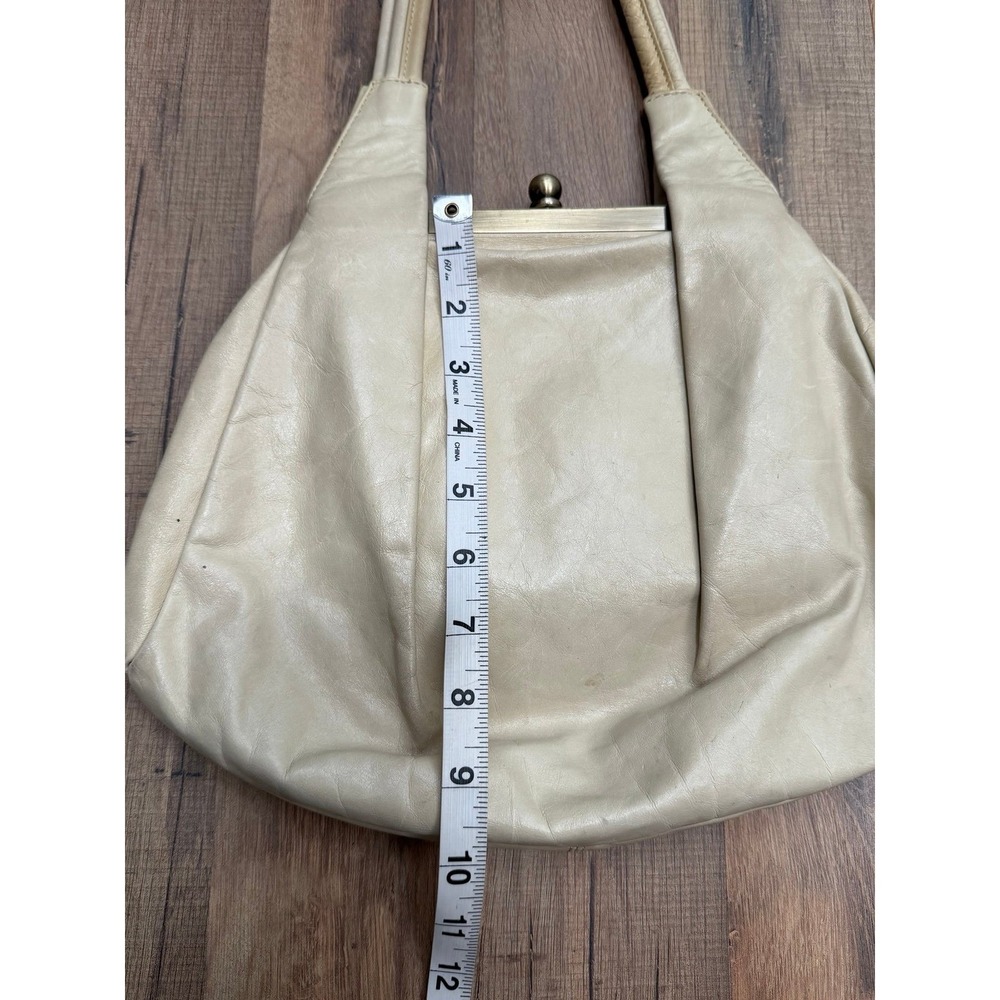 HOBO International Leather Frame Shoulder Bag Cream Kiss Lock Hobo Purse - Picture 8 of 9